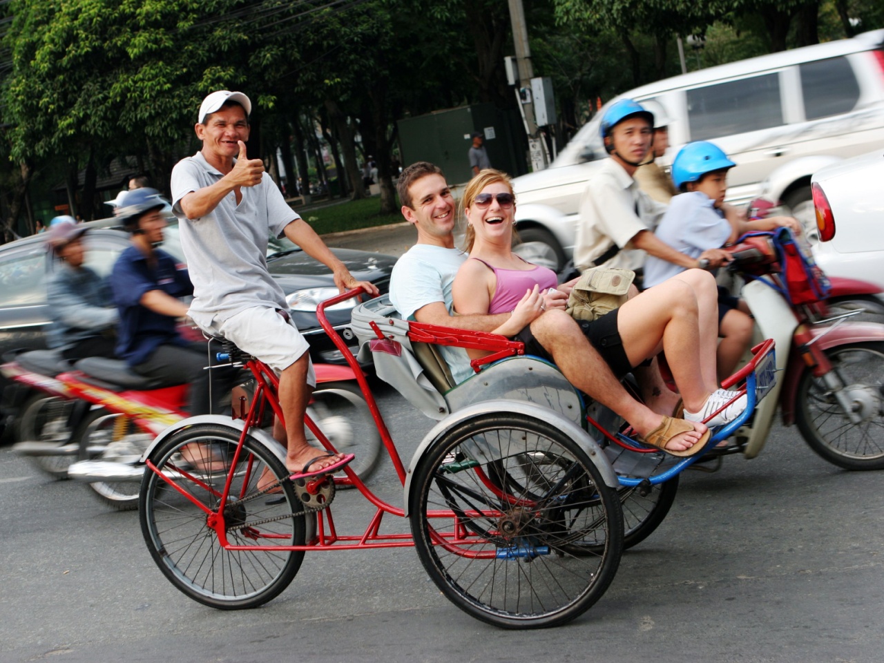 tourist_on_the_cyclo_1280×960