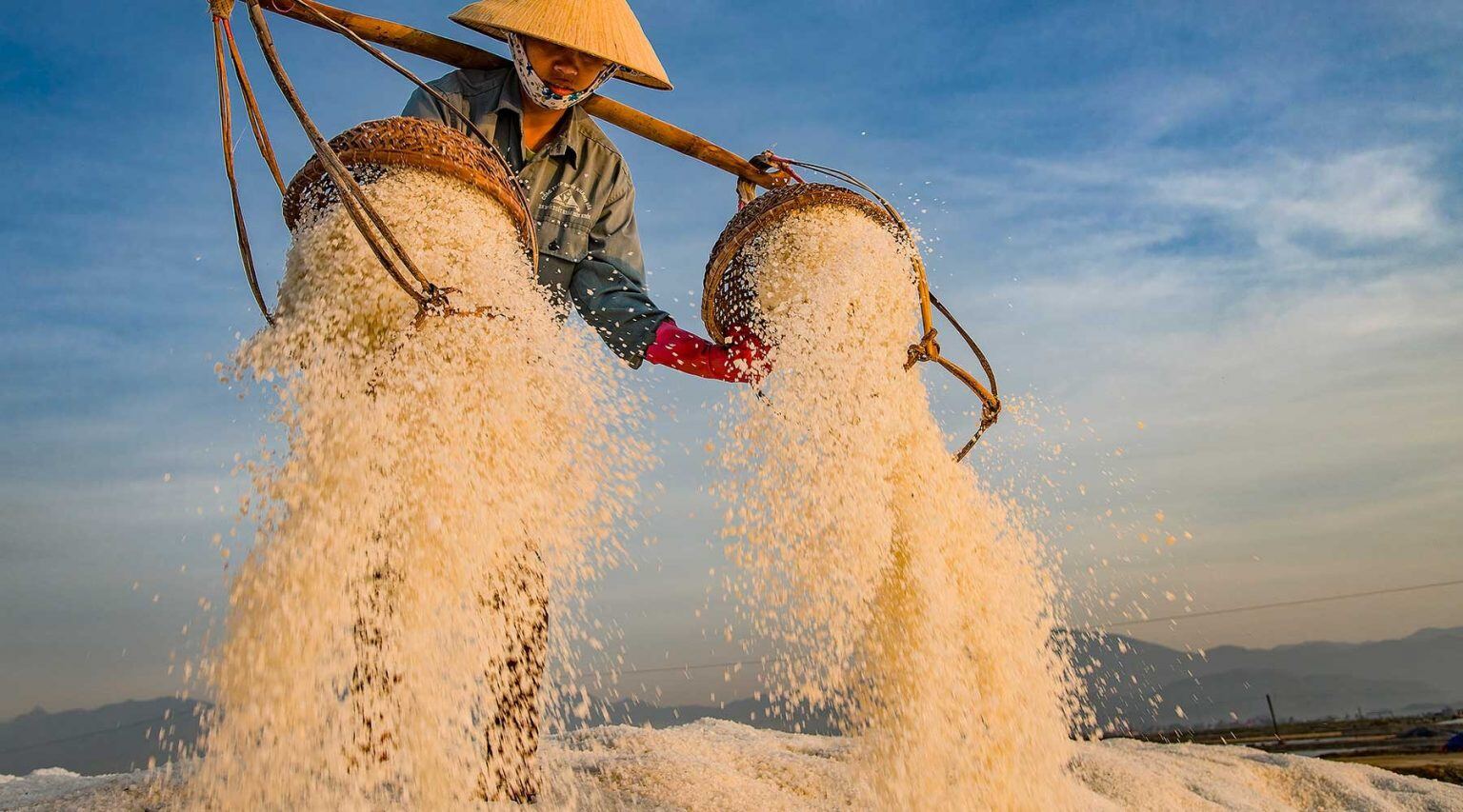 canh-dong-muoi-hon-khoi-ivivu-4-1536x853