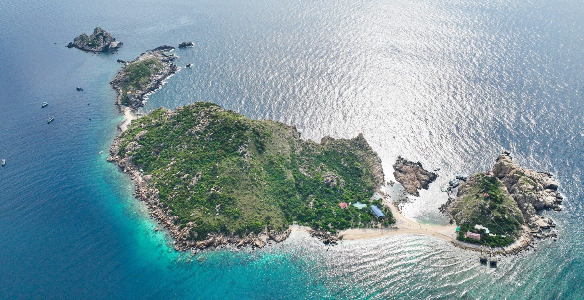 hon-Noi-Nha-Trang-ivivu-2-1-2048x1152